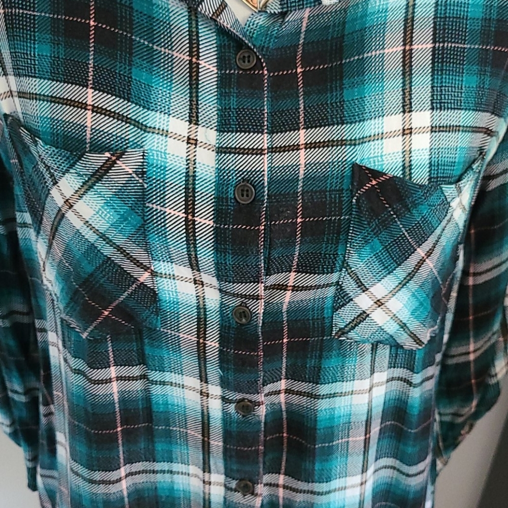 🌻(GAVE AS FREE GIFT) 🌻New Directions Top - Picture 3 of 5